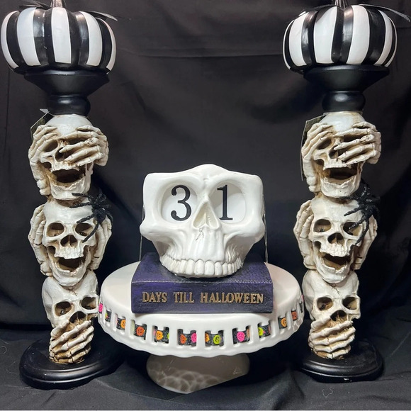 Countdown To Halloween Spooky Season Skull On Purple & Black Snake Skin Book - Picture 1 of 11